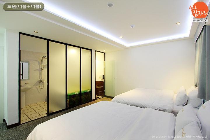 The Hotel Bon Suwon Room photo