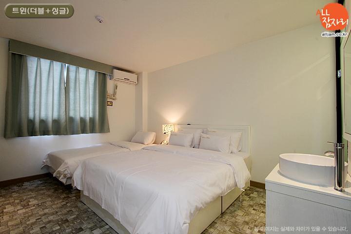 The Hotel Bon Suwon Room photo