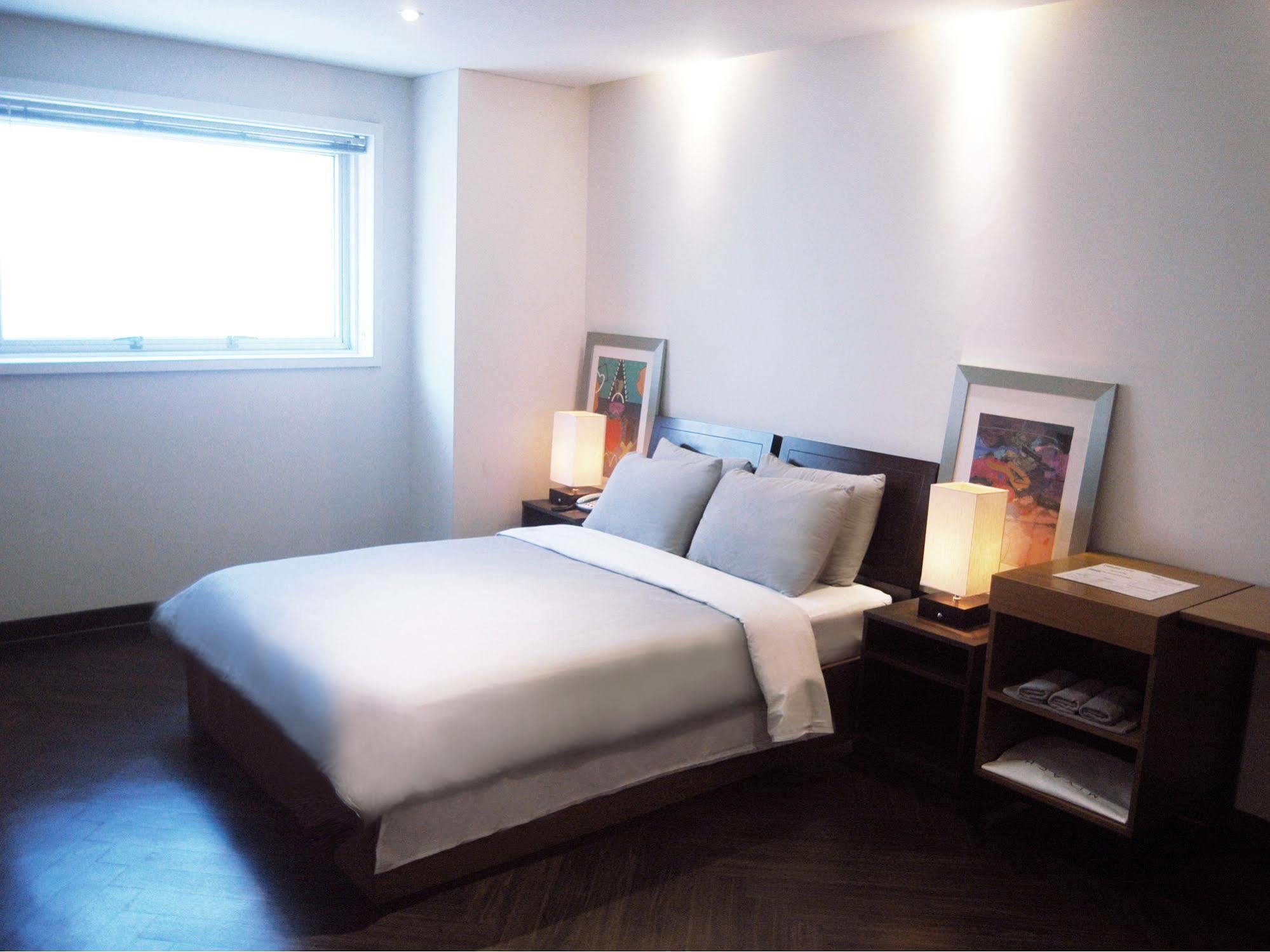 The Hotel Bon Suwon Exterior photo