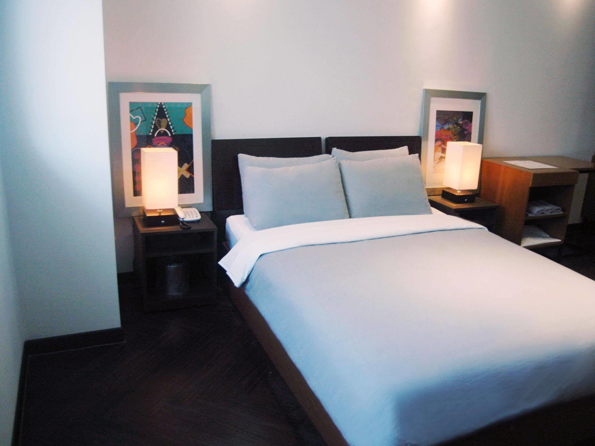 The Hotel Bon Suwon Exterior photo